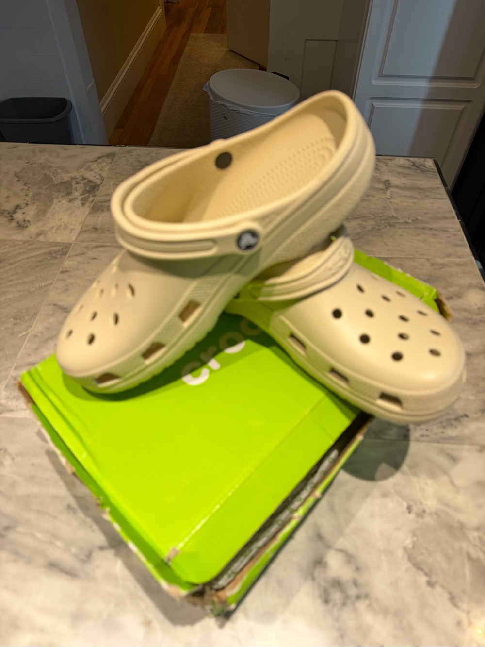CROCS men’s 11  Clog in Light Cream